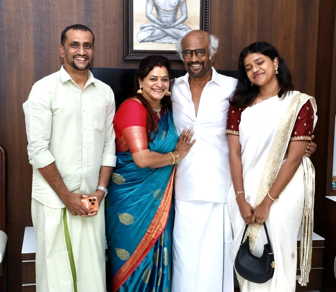 ThalaivarMyAppa's tweet photo. Thalaivar Dharsan ..!! Love U Appa ..!!
#jailer2 #superstar #rajinikanth https://t.co/k7Q7RP8S3Q