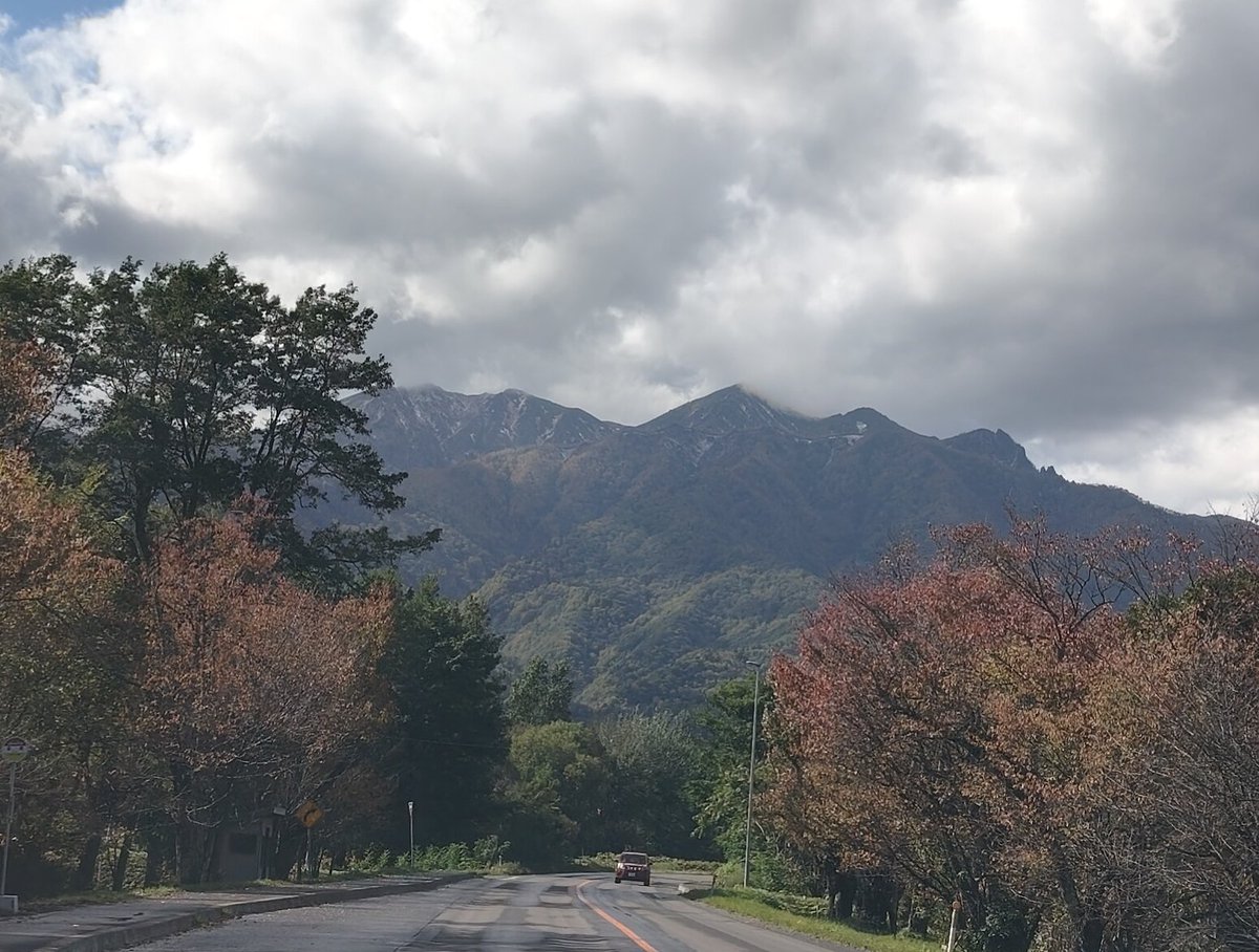 rakuda_ookami's tweet photo. おや、山の上に白いものが…

そして、いかに絶景ポイントでも天気が悪いと何も見えん(笑) https://t.co/AgYIcqokGl