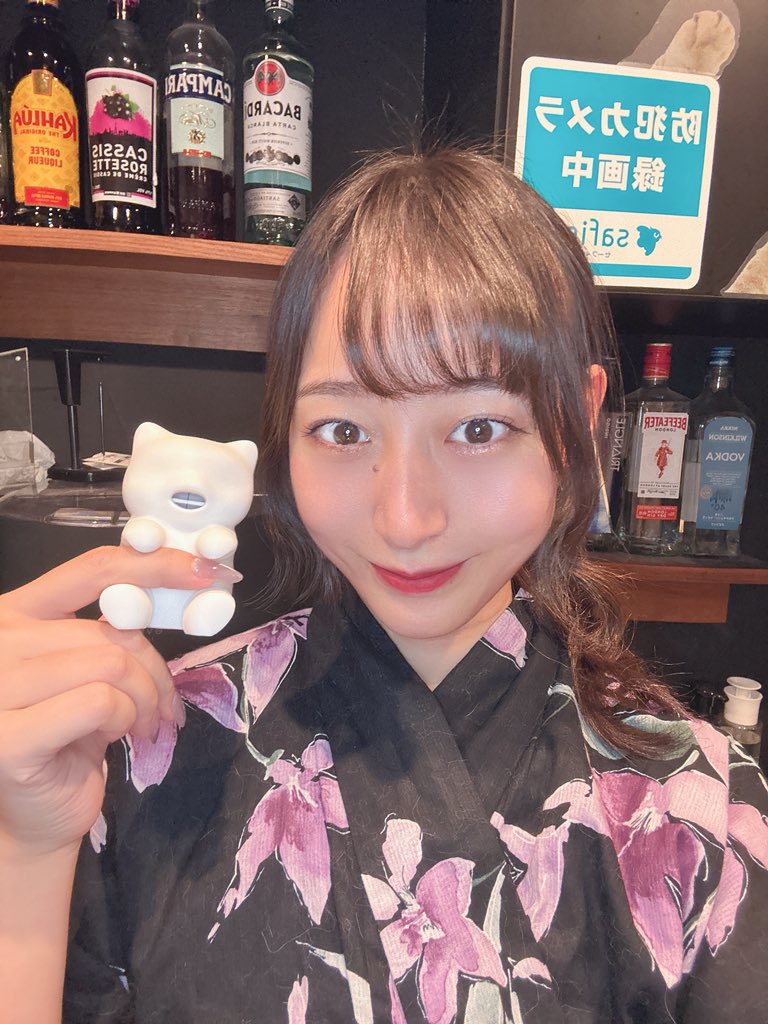 cat_bar_snyack's tweet photo. 本日もオープンしました！
猫ガチャ1位の景品「猫舌ふ〜ふ〜」🐾
誰の手に渡るかな🤭

🫧みそら🫧

🌟お知らせ🌟
しばらく猫との触れ合いをお休みさせていただきます。
詳しくはHPをご覧くださいませ。

#猫のいるbarスニャック #池袋bar #スナック #ねこのいる生活

 https://t.co/3t7bECXOYk https://t.co/LVgTGEiJjL