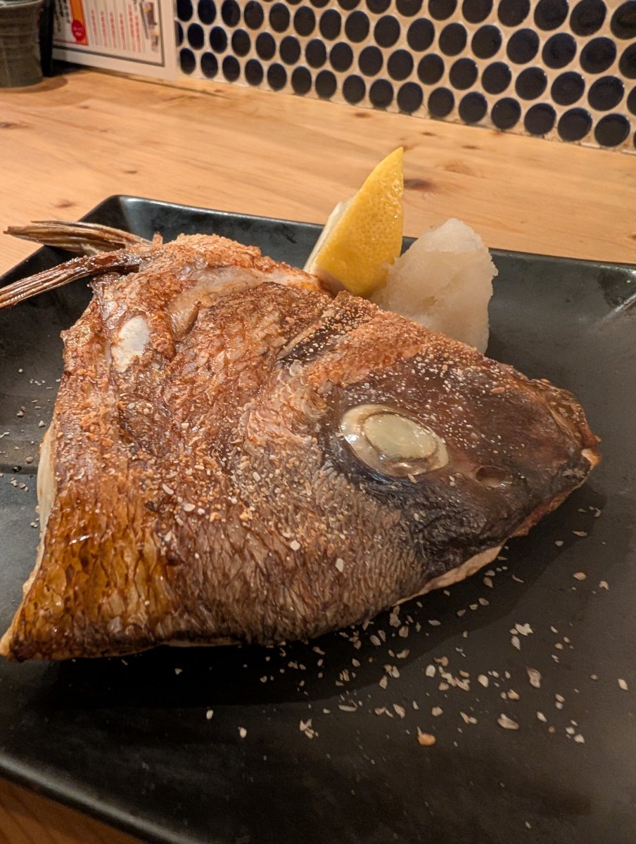 murashi229's tweet photo. 久しぶりに友達と外飲み！
ちょっとその前に1人で🍻
立派なカマ出てきた https://t.co/jJb9GxaI0H