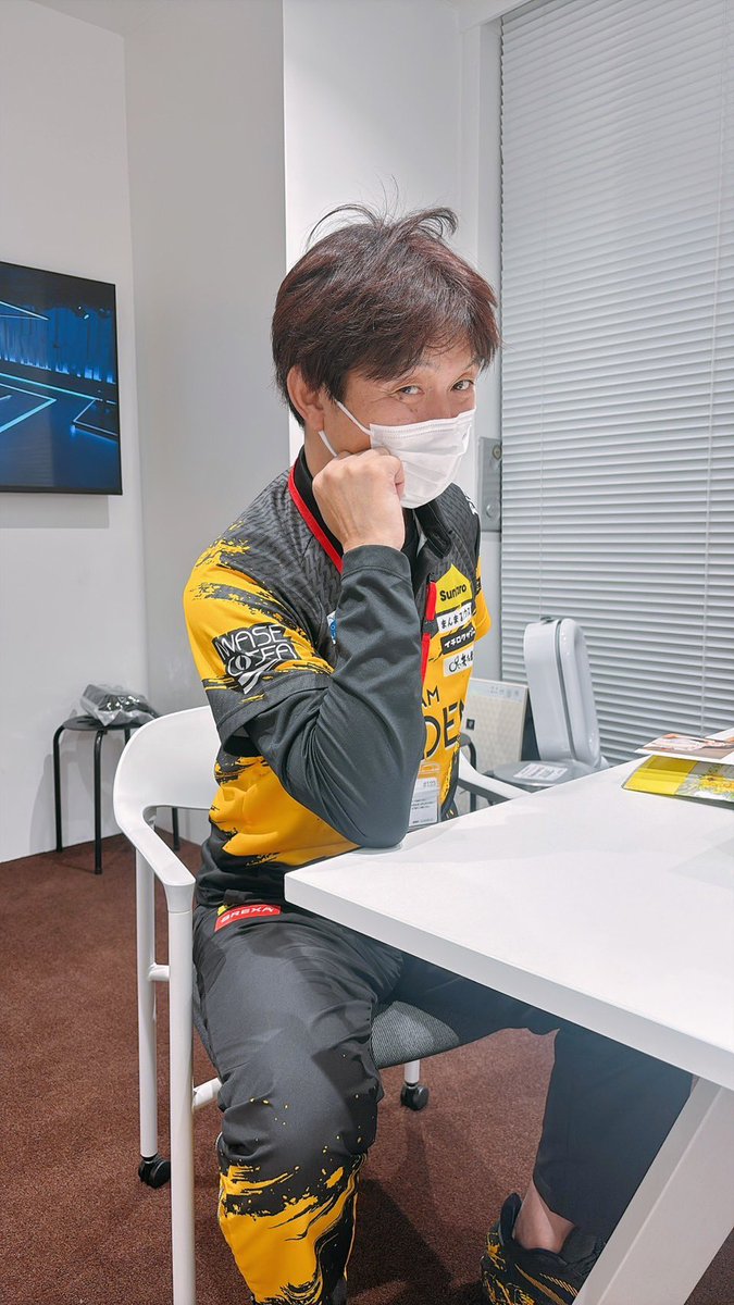 setokumanaoki's tweet photo. 先生の新刊発売となりました！
僕がどのカットを真似したか探してみてください笑。
＃牌想い笑み咲きほこれ華ふぶき
＃黒沢咲 https://t.co/fVmuf59vU5
