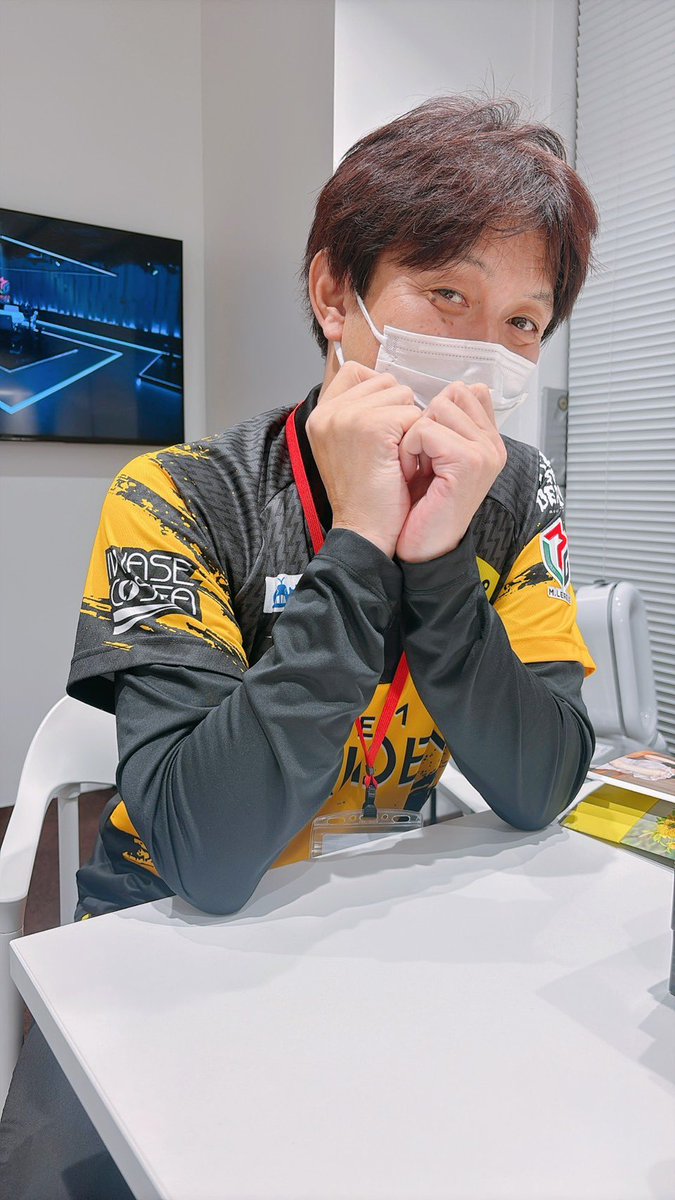 setokumanaoki's tweet photo. 先生の新刊発売となりました！
僕がどのカットを真似したか探してみてください笑。
＃牌想い笑み咲きほこれ華ふぶき
＃黒沢咲 https://t.co/fVmuf59vU5