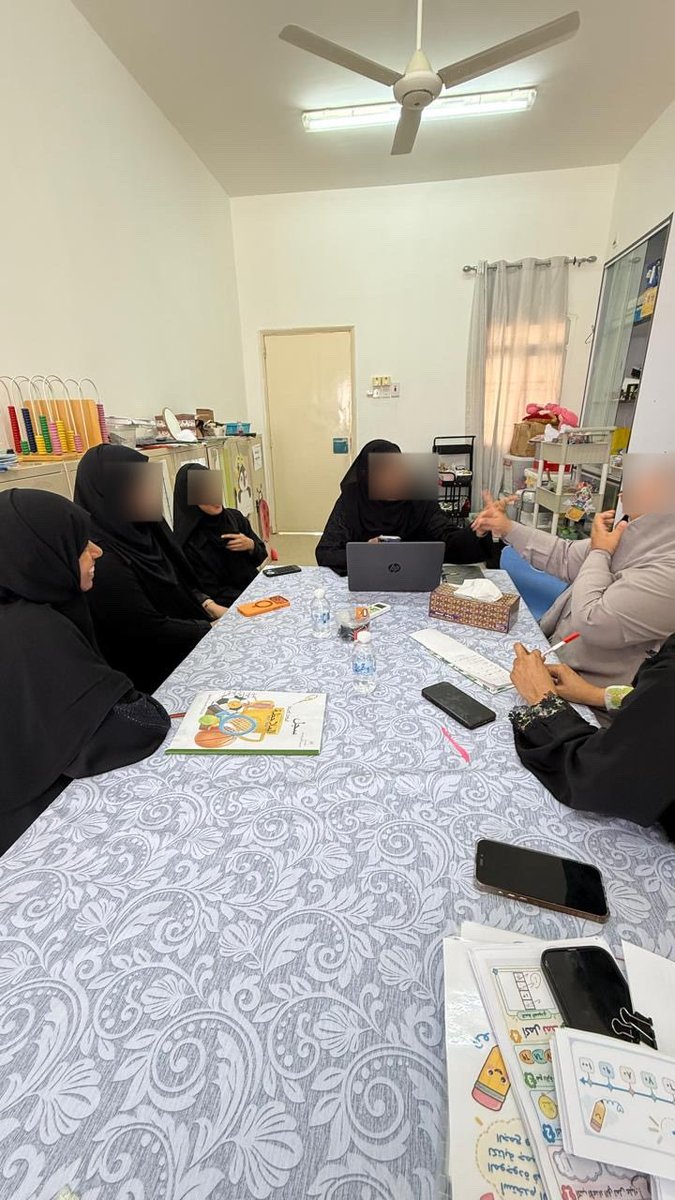 EduGovDhr7258's tweet photo. اجتماع فريق التقويم الذاتي وتوزيع الأدوار لإعداد التقرير الذاتي للمدرسة.. وقد قام اعضاء الفريق المسؤول عن كل مجال بعقد اجتماع منفصل ايضا لمناقشة المستجدات في الخاصة بكل مجال. https://t.co/6FEC8pqtQN