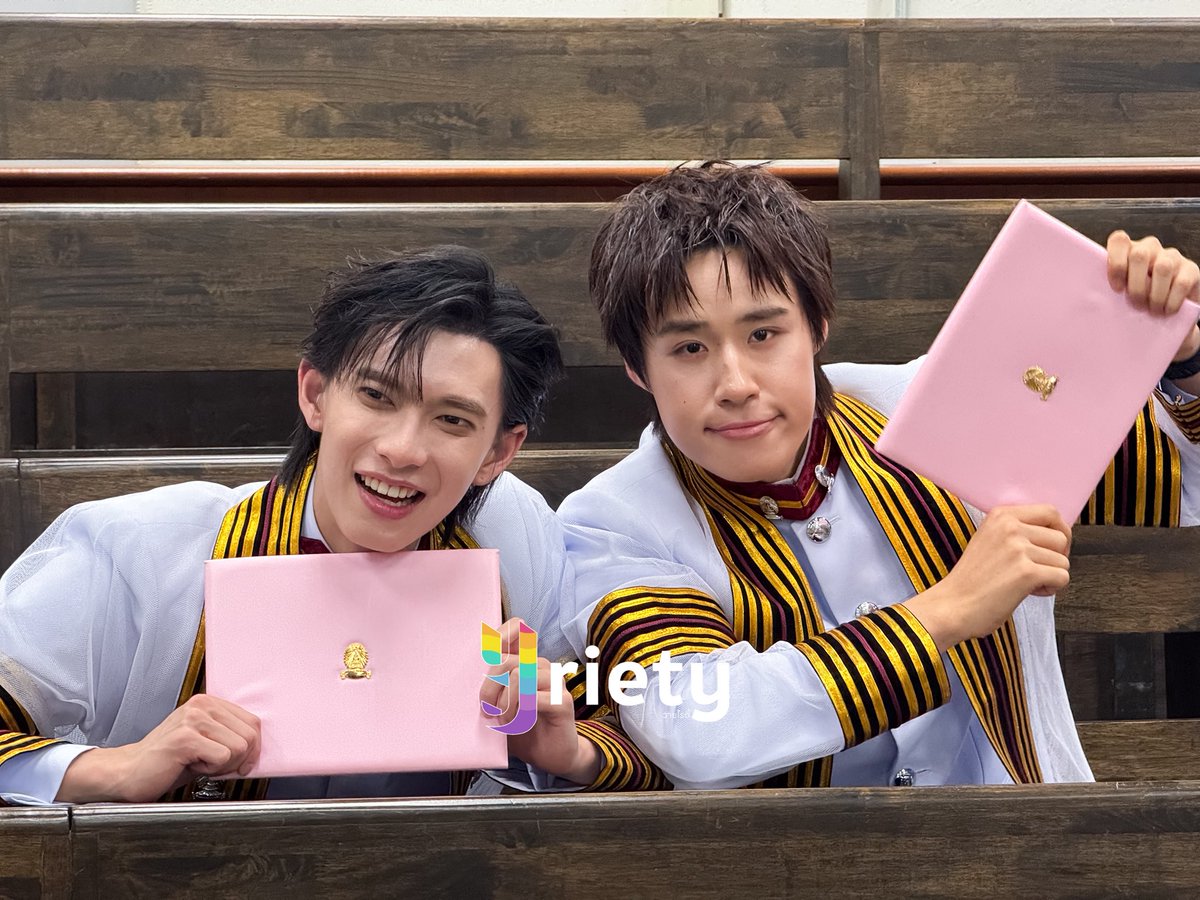Yriety's tweet photo. คอมโบความหล่อบ้อกแบ้ก(🐶)แบบแพ็���คู่ของสองหนุ่มบัณฑิตป้ายแดง 🎓⚙️

POOH GRADUATION CELEBRATION
CELEBRATING NUTDAN
#PoohGraduationDay #ppoohkt 
#GraduateNutdan #nnutdan 
#Yriety https://t.co/47dQpCpJjM