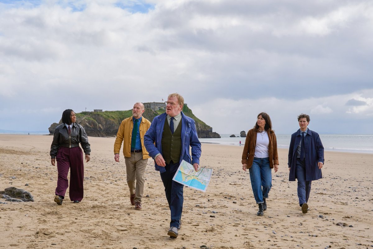 itvstudios's tweet photo. First look at The Last Detectives 👀

Mark Lewis-Jones and Steffan Rhodri are on the case in Tenby, where stunning coastlines are the backdrop to a string of murders, unexpected twists &amp; secrets that refuse to stay buried.

Produced by Quay Street Productions, part of ITV Studios https://t.co/XnL7gCwTFR