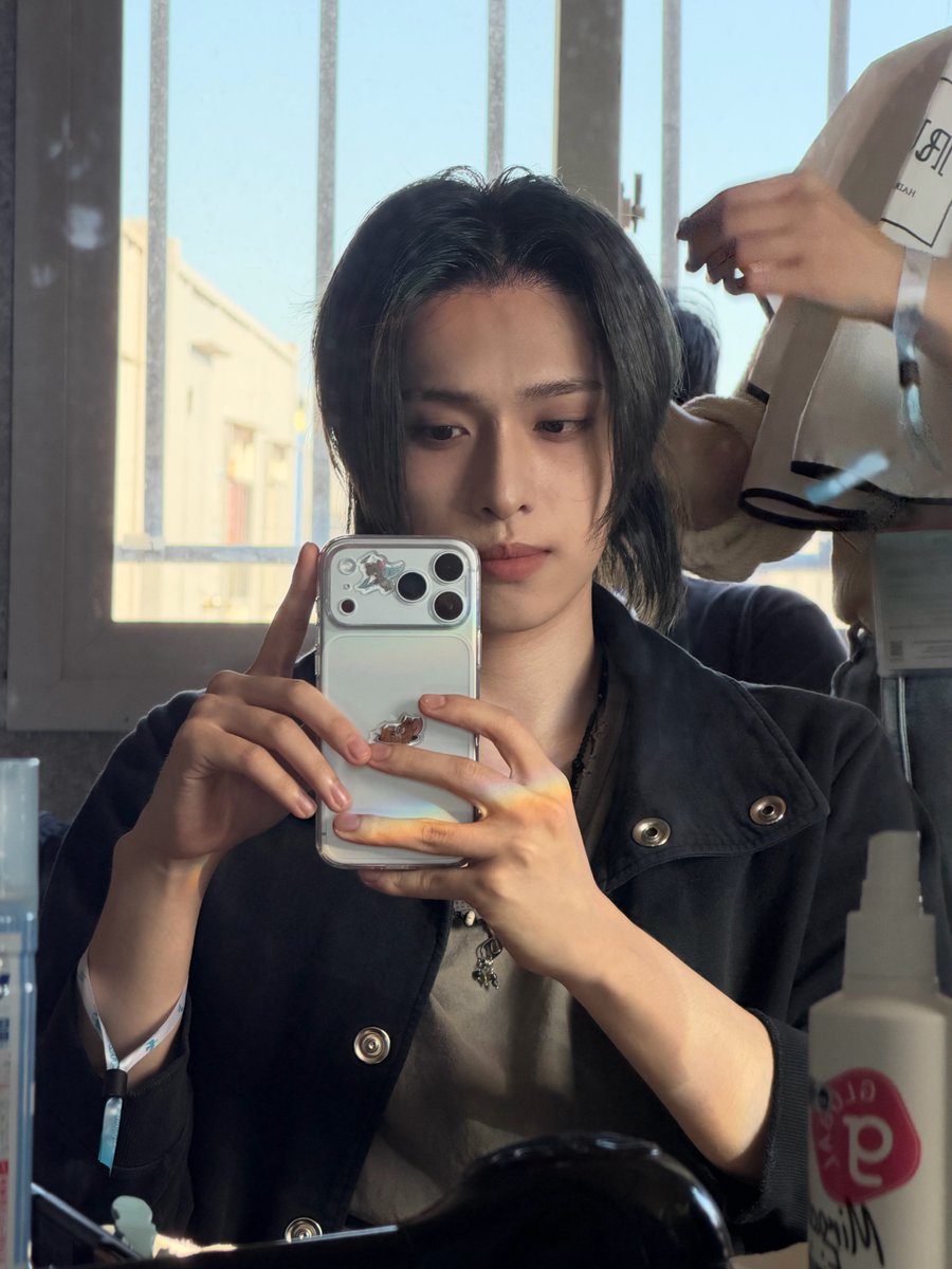 jsO_de's tweet photo. 와 ㅋㅋ 내 딸케즈 거울셀카 개좋네 https://t.co/97VTaQ7XU1