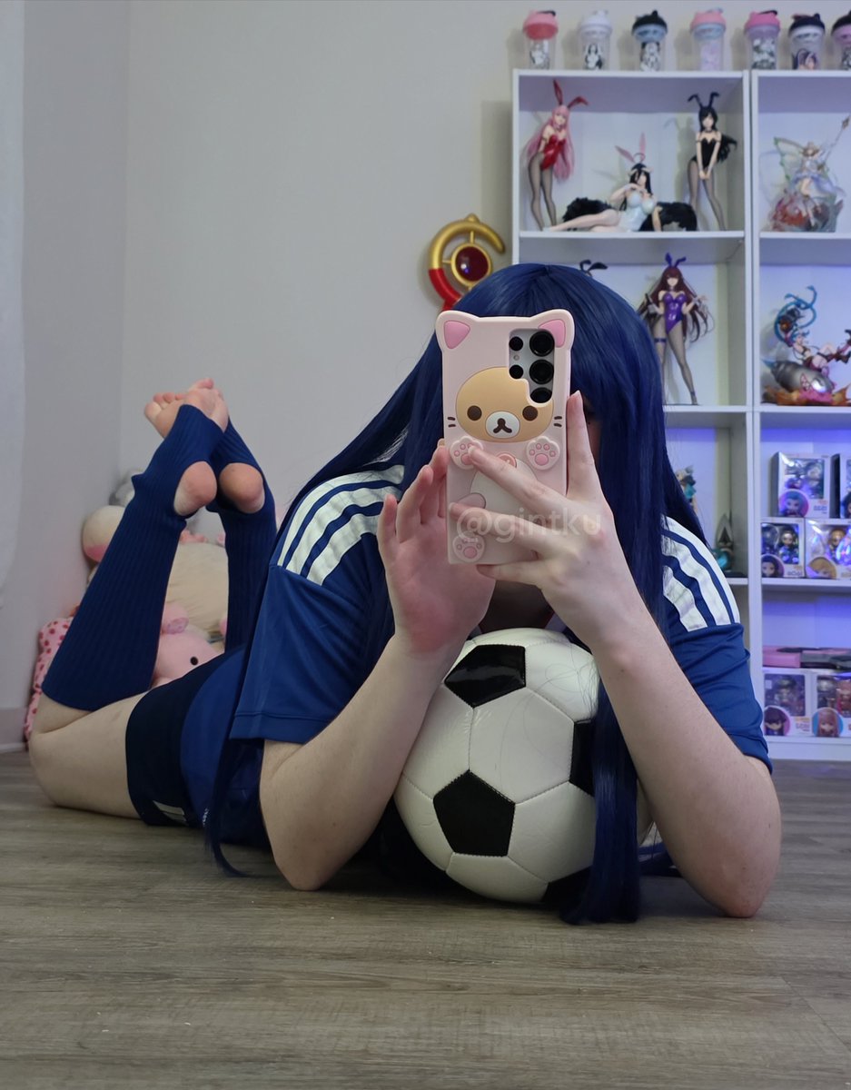 ginkonya's tweet photo. Ado x bluelock cosplay⚽️💙 https://t.co/fL71Mfx7Fv