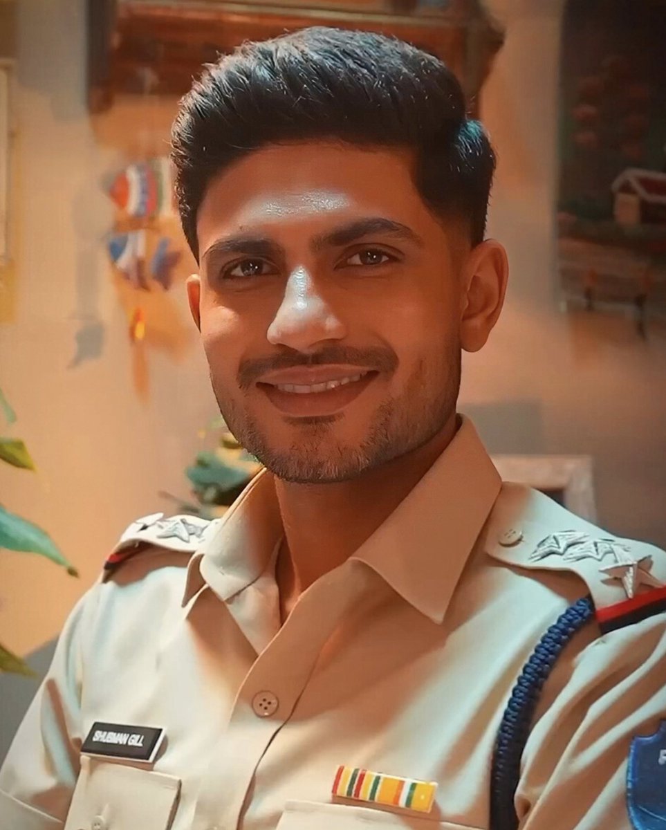 heartbeat_Shub's tweet photo. Cutest Police Officer!❤️🚓 https://t.co/QgXgTIvICA