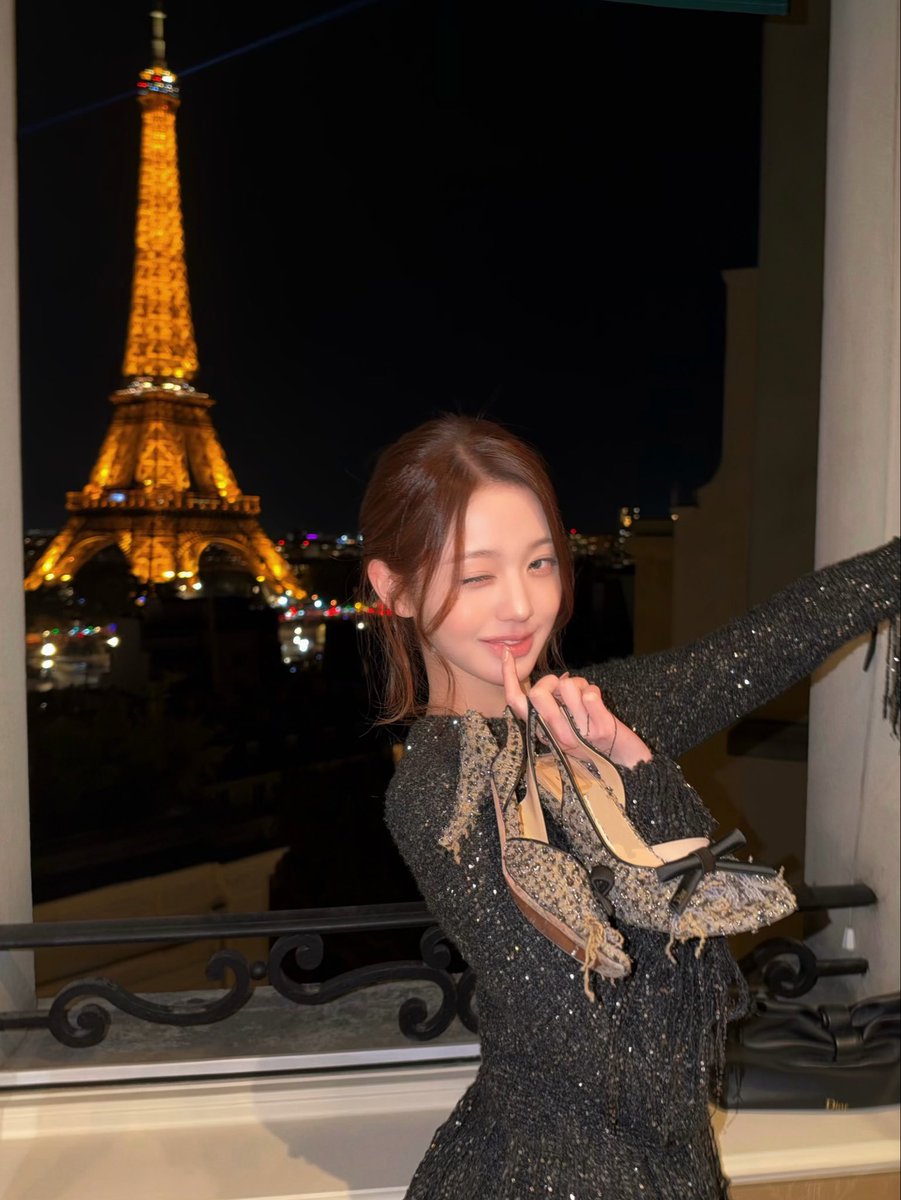 Lucyewc's tweet photo. Wonyoung turns every glance into a precious fashion echo of Dior.

#JANGWONYOUNG
#WONYOUNG
#WonyoungDiorSummer27
#DiorSummer27 @Dior https://t.co/HmxtKrm9sz