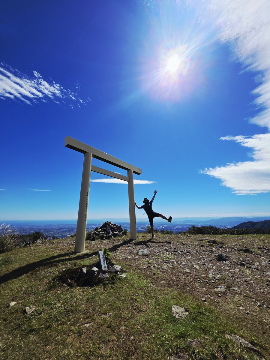 hotelbl's tweet photo. 登山 de 桑名百景⁡
⁡
入道ヶ岳
⁡⁡⁡
​入道ブルーが綺麗すぎ✨️
御神体山としての信仰椿大神社にお参りと登拝で入道ヶ岳。主祭神である猿田彦大神が降り立った聖地。パワー頂きました💪

⁡ #桑名   #三重観光   #ランニング   #桑名百景 https://t.co/Dwg8MpWyzS