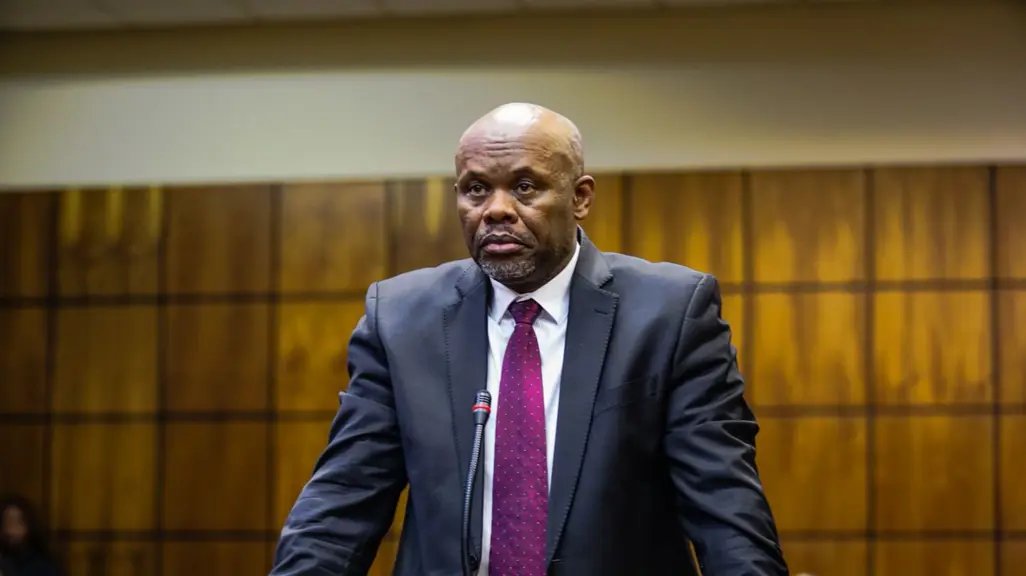 SiveXaluva's tweet photo. The girl was a virgin

The girl was under age for consuming alcohol

She was under age for being sexually active

The girl was 3x younger than the man

The man is the 2nd most highest officer in SA

The man forced himself into the drunk young girl

Sibiya deserve to be hanged https://t.co/Zvp60KfSdZ