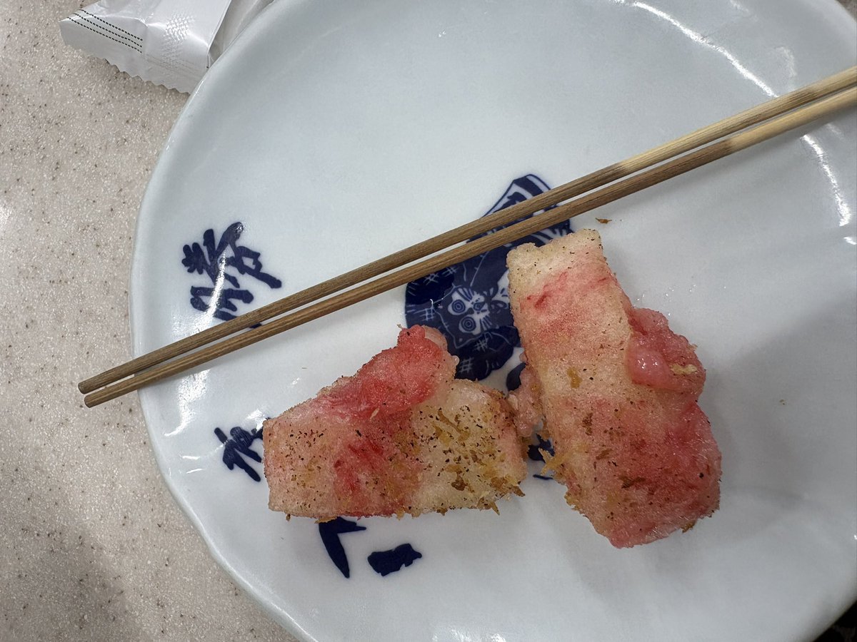 mariehime's tweet photo. 1日目のお昼ー！
新世界の八重勝へ。串揚げ屋さんなんだけど唐揚げーとかえびもちとか変わり種があって地元民が行くお店的な雰囲気が良かった(^^) https://t.co/IJgjw8zR2z