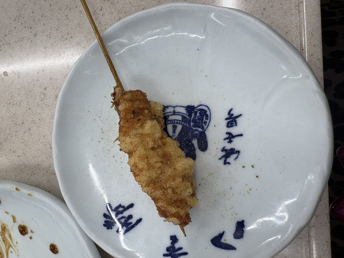 mariehime's tweet photo. 1日目のお昼ー！
新世界の八重勝へ。串揚げ屋さんなんだけど唐揚げーとかえびもちとか変わり種があって地元民が行くお店的な雰囲気が良かった(^^) https://t.co/IJgjw8zR2z