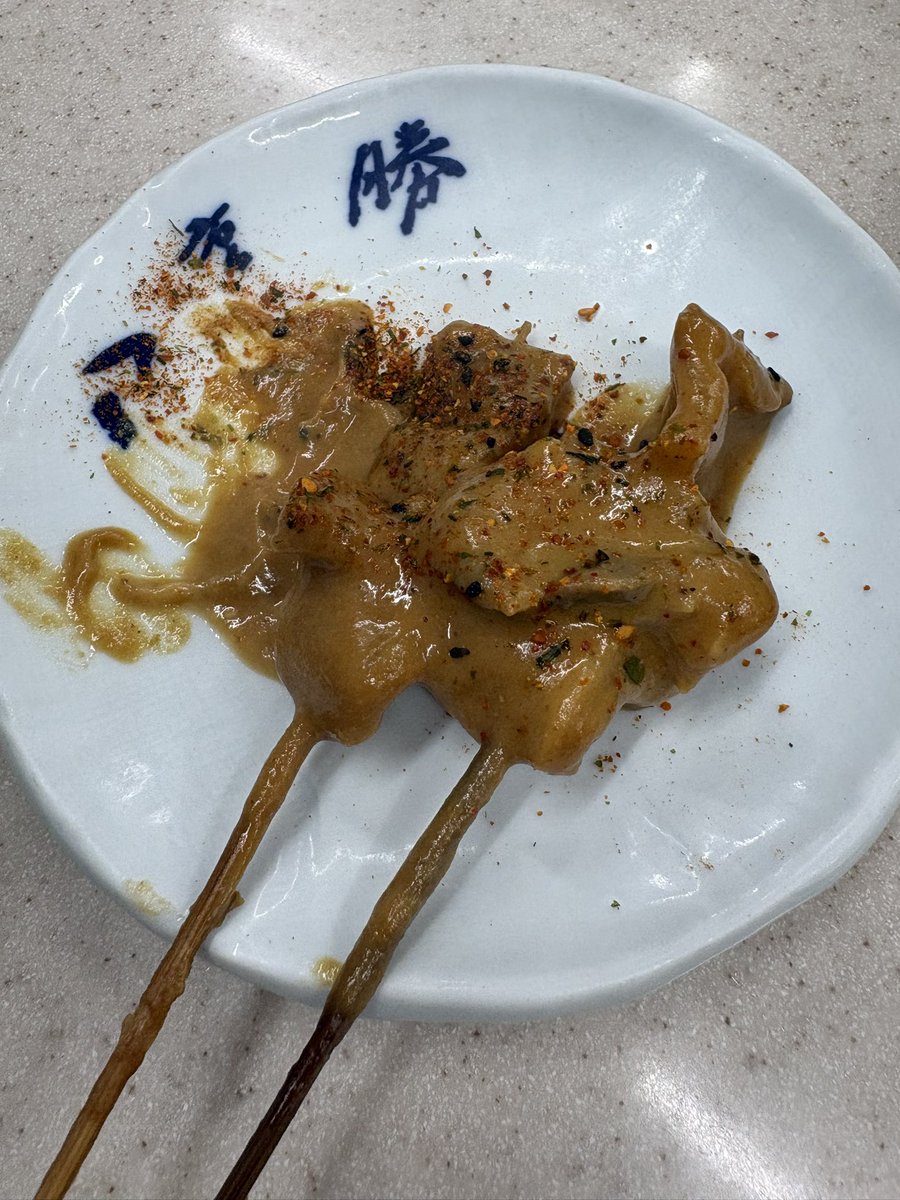 mariehime's tweet photo. 1日目のお昼ー！
新世界の八重勝へ。串揚げ屋さんなんだけど唐揚げーとかえびもちとか変わり種があって地元民が行くお店的な雰囲気が良かった(^^) https://t.co/IJgjw8zR2z