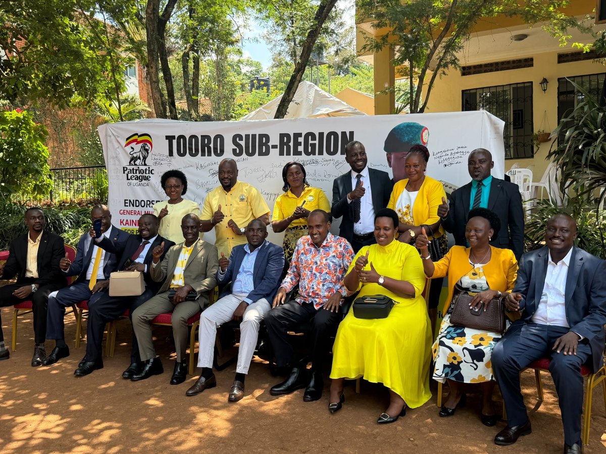 HenryBasaliza1's tweet photo. Today we warmly received Members of Parliament from Tooro Sub region, led by Hon @FrankTumwebazek, who paid a courtesy visit to the PLU Secretariat to formally endorse our generational leader Gen @mkainerugaba Museveni.

As the PLU Coordinator for Tooro Sub region, I sincerely thank all our leaders for their solidarity, support and confidence in our Chairman. Your commitment and unity are greatly appreciated.

Mwebale muno abarungi.
2031 and beyond.