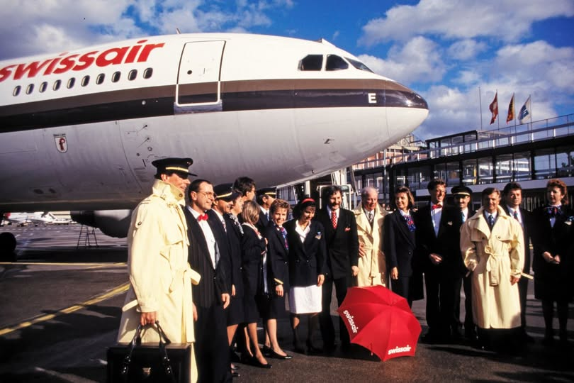 Cultobjects's tweet photo. @ullsteinbild In 1990, Swissair unveiled Luigi Colani’s new uniforms in front of A310-221 Basel-Land at Geneva. Navy blue for elegance and freedom of movement, with yellow trench coats, colourful scarves &amp; ties Cost CHF 16 million
Photo© ETH-Bibliothek Zürich, Bildarchiv / Stiftung Luftbild CH https://t.co/wc4SUPFIIJ