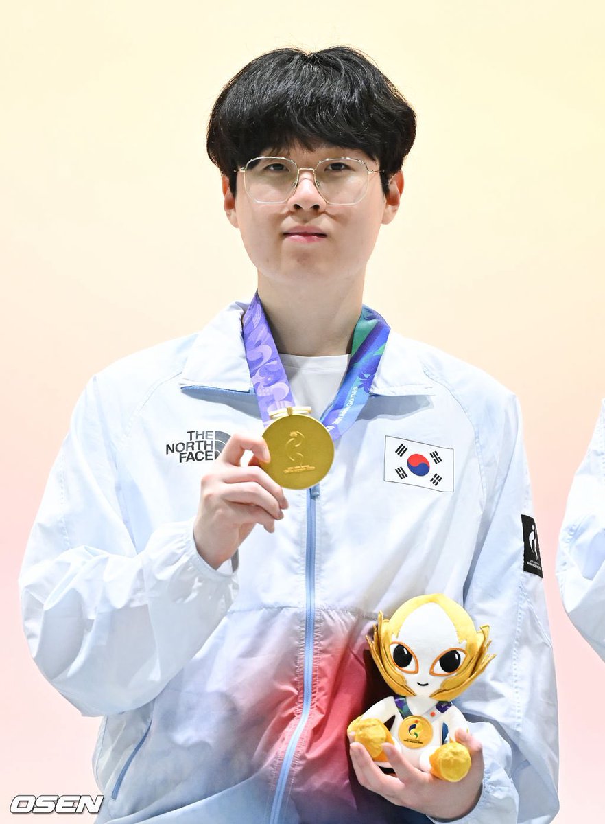 g0dthunder_zeus's tweet photo. 아 행복하다 https://t.co/DYyu0y4Ozy