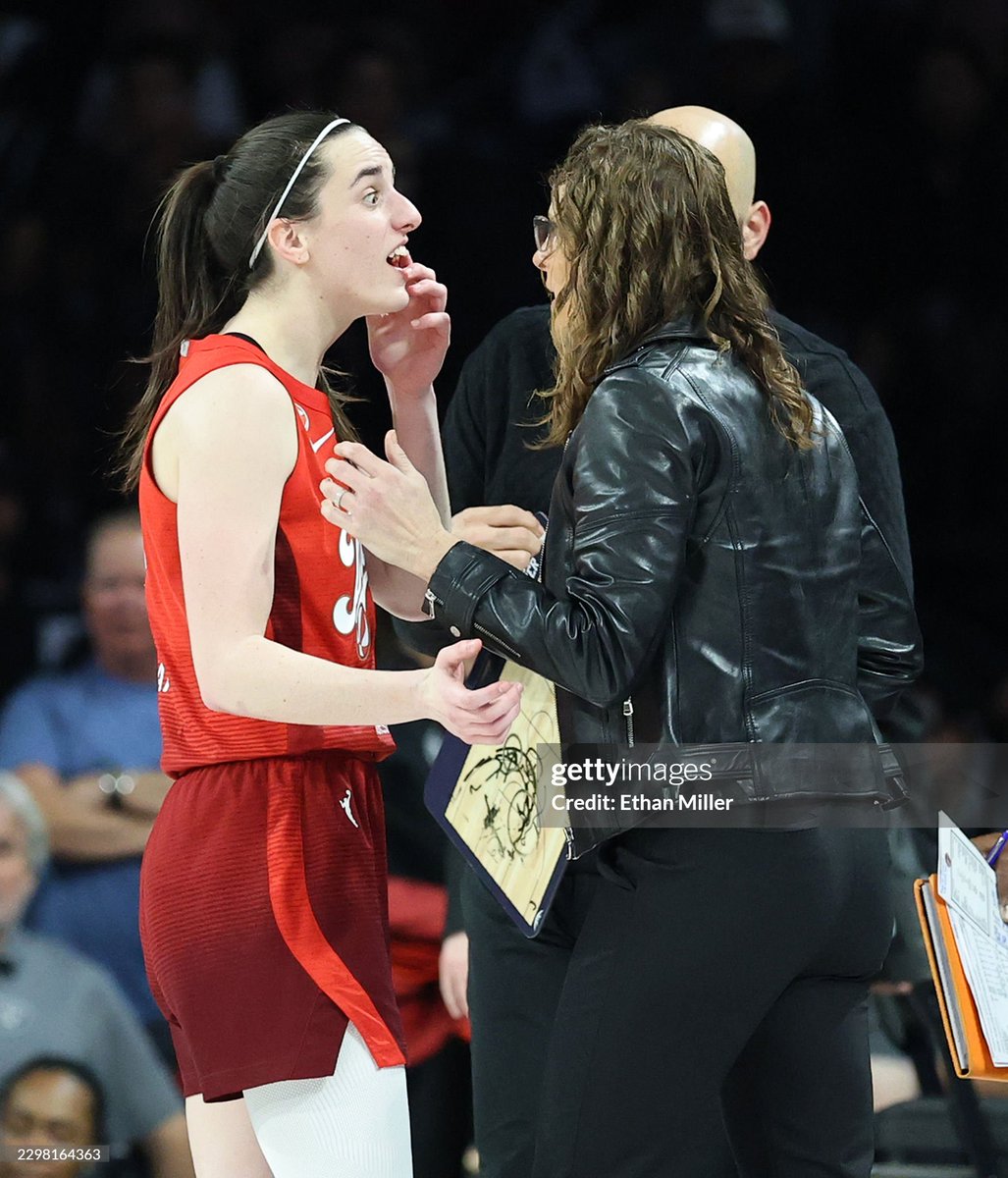 zulueditsae's tweet photo. Did she get her teeth knocked out? Fuck the aces bro https://t.co/nMlAUnFcSM