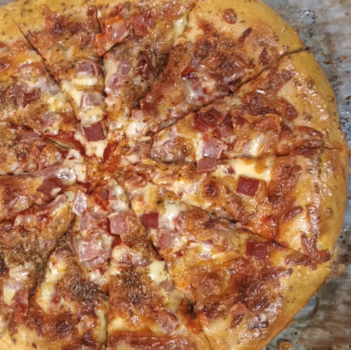 HeartsOnOrbit's tweet photo. I made pizza 🍕✨ https://t.co/2EMtQLUGVm