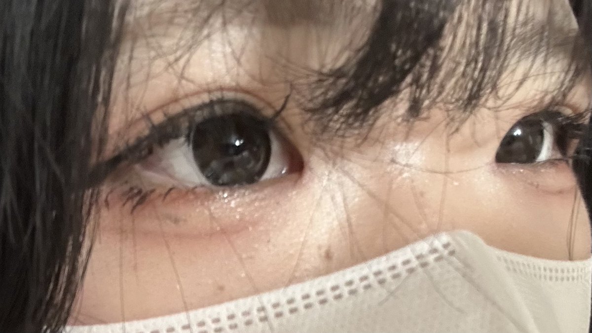 ost_kuni32's tweet photo. アイメイクムズいな。誰かアドバイス下さい。(目元ドアップ注意) https://t.co/aBynHxiYu1