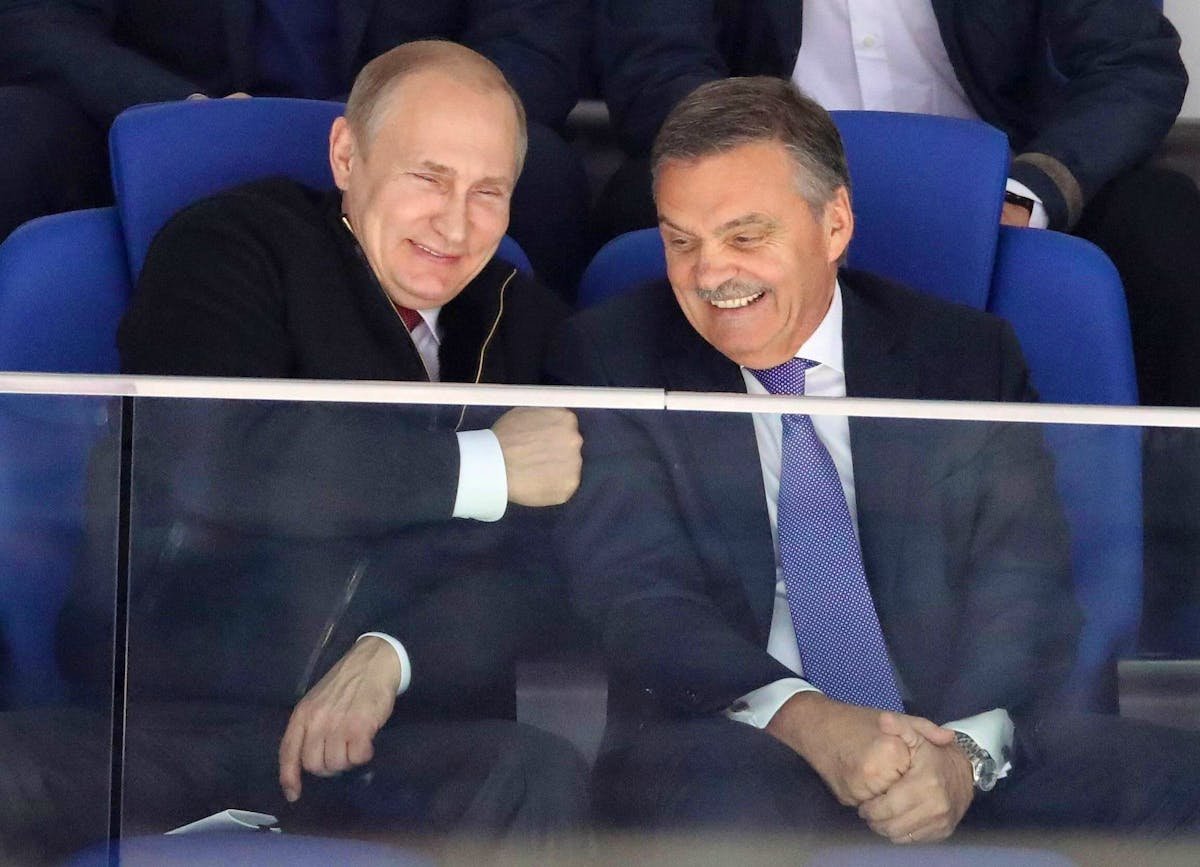 MRejzek's tweet photo. @vildafranek Ale jo, jeden nám Putin bude hrozit atomovou a druhej se budeme utkavat s partou jeho poddanejch... Paráda...  Tohohle šmejda se prostě nezbavíme... https://t.co/mcMHJlOwov