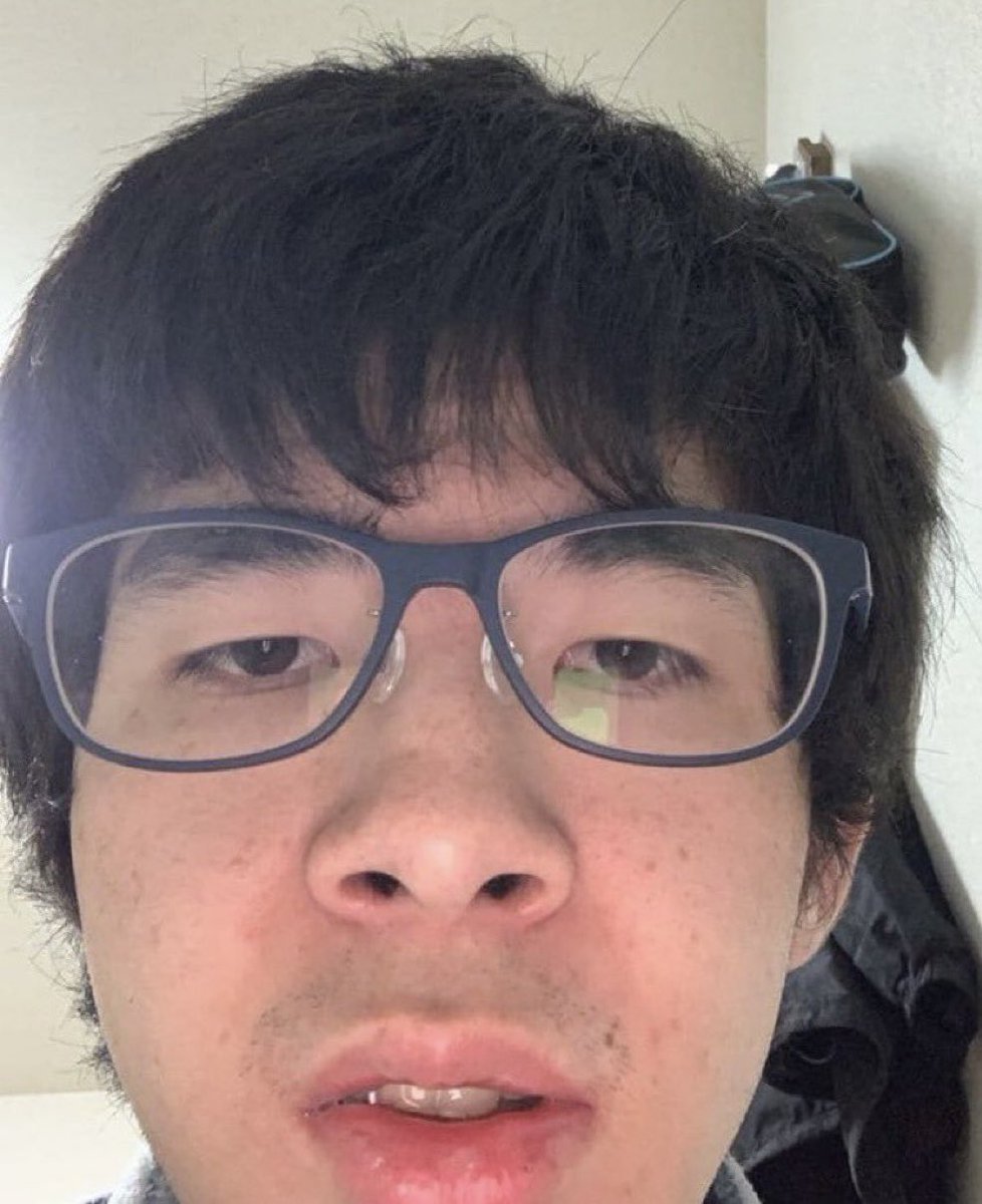 Nyaizo_'s tweet photo. 陰キャ好きの女性が想像してるのって左なんですけど、現実の陰キャって右なんだよな https://t.co/w5SIy4yxeU