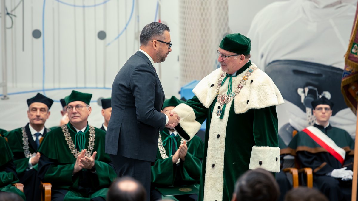 WUT_edu's tweet photo. 🎓 Together, we are writing the next chapter in WUT’s history – the 2026/2027 academic year inauguration has taken place. https://t.co/7wfh0lnnEk