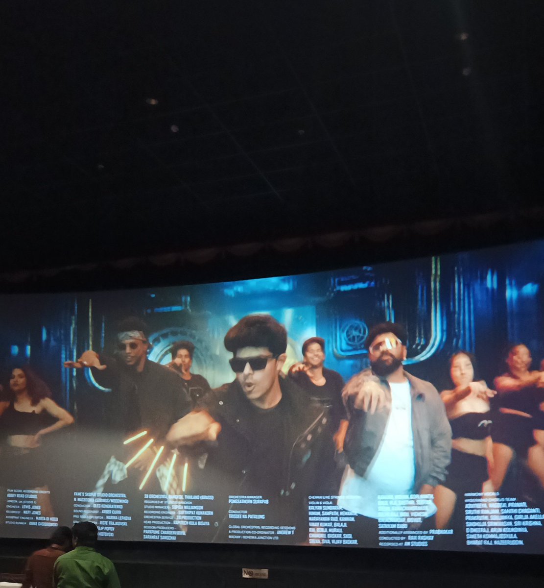 jilla_madura's tweet photo. Then for #Thalapathy, now for #Ilayathalapathy #sigmafdfs #Sigma colourful engaging heist thriller. Pre-interval fight fresh and 🔥🔥🔥🔥💯💯💯 @official_jsj @actorvijay @LycaProductions @ https://t.co/L1E7M0Hmj8