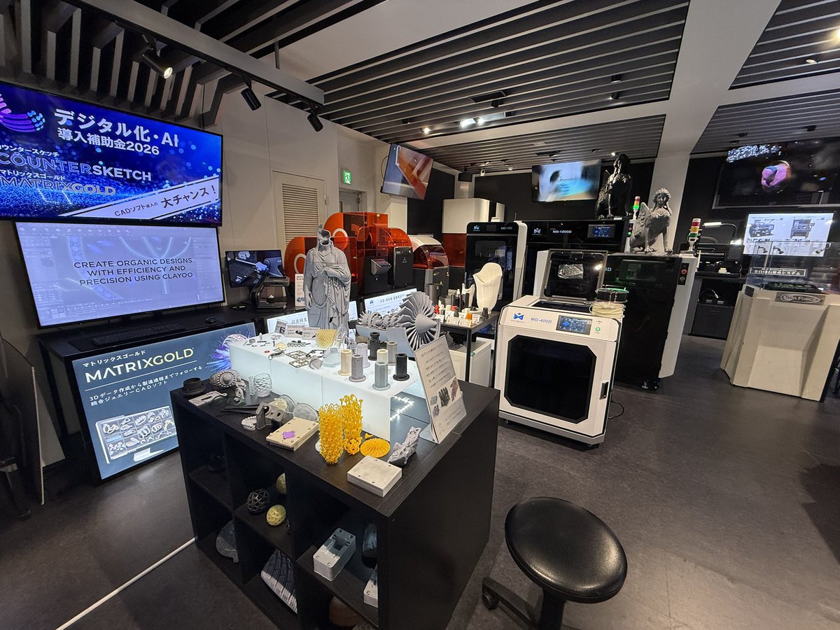 myoji_namae_'s tweet photo. 御徒町駅の近くにある工具屋の「SEA FORCE」、噂には聞いてたけど、あらゆる素材を彫る、磨く、鋳造する機材や工具が揃っていて良いお店すぎてびっくりした…！
上のフロアには素材の加工を依頼できるスタジオもあるみたい。すごい。 https://t.co/6hHqfGYqTa