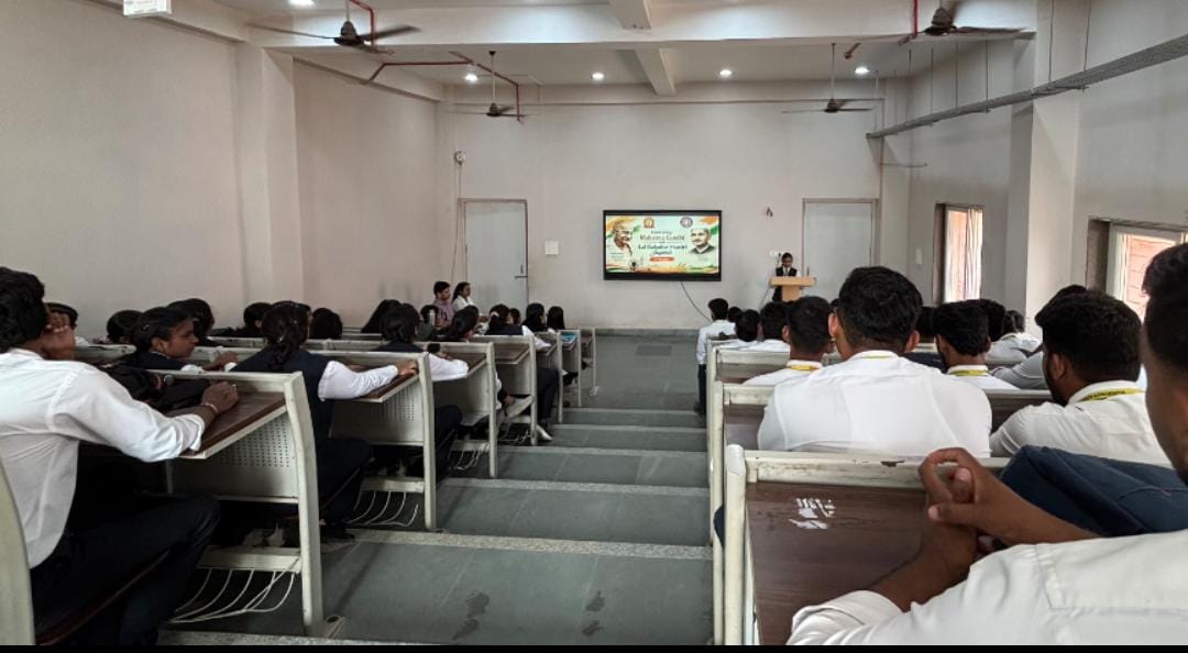 nss_mgug's tweet photo. दिनांक 02अक्टूबर, 2026 को फैकल्टी ऑफ फार्मास्युटिकल साइंसेज की राष्ट्रीय सेवा योजना (NSS) की माता शबरी इकाई द्वारा राष्ट्रपिता महात्मा गांधी एवं भारत रत्न पूर्व प्रधानमंत्री लाल बहादुर शास्���्री की जयंती के अवसर पर श्रद्धांजलि एवं विचार-विमर्श कार्यक्रम का आयोजन किया गया । https://t.co/a1Nn6frH6s