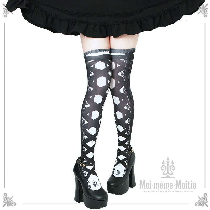 moitie_official's tweet photo. 【発売中】

●リボン編み上げオーバーニー
3,960 JPY

使いやすいレースアップのオーバーニーが登場。
甲の燭台マークが見える靴を履くのもおすすめです。
https://t.co/IMVaBdVy6i https://t.co/JjQqPRI1NR