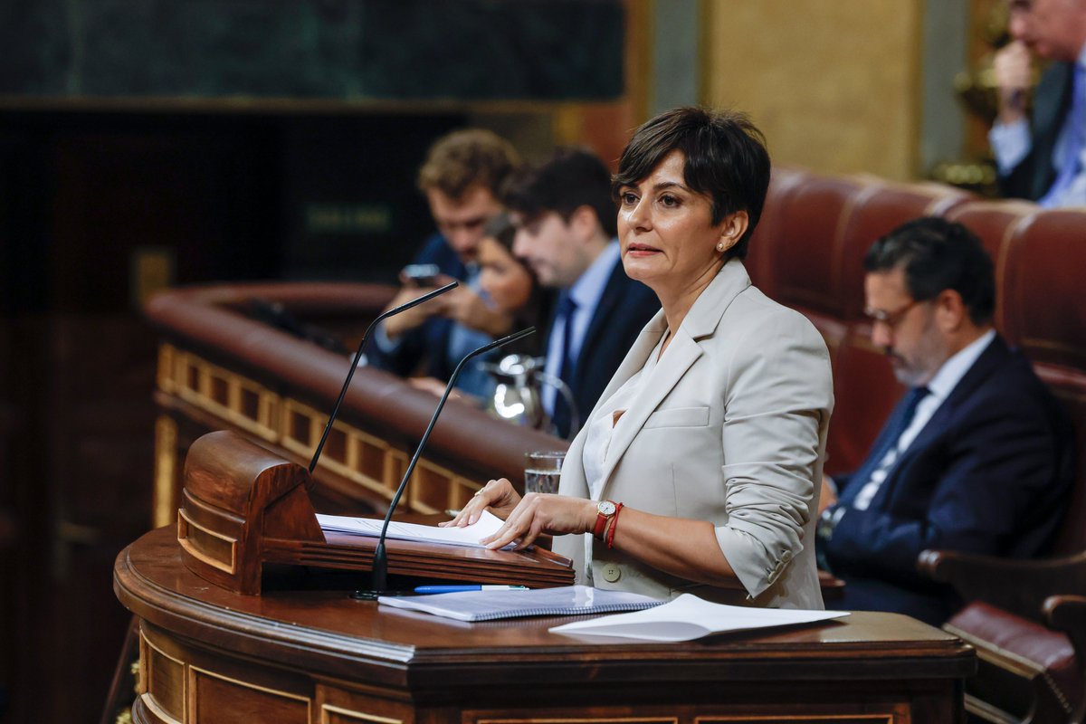 La_SER's tweet photo. 🔴 DIRECTO | Isabel Rodríguez, al PP: "Han decidido ser la peor derecha de toda Europa"

https://t.co/Yz2CSI6yxX https://t.co/gLBJOm40R2