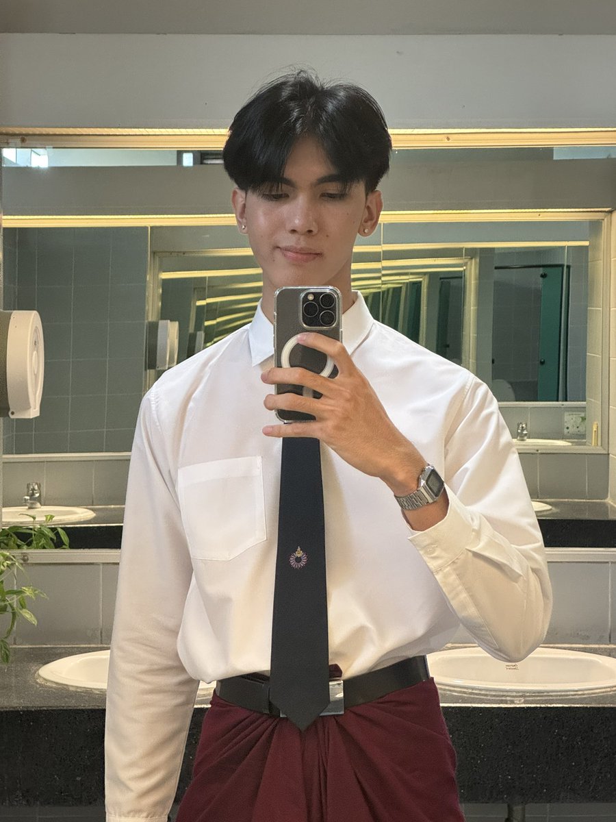 Pattara_06's tweet photo. โจงกระเบนสี iPhone 18🥴 https://t.co/qoGxUxU4iX