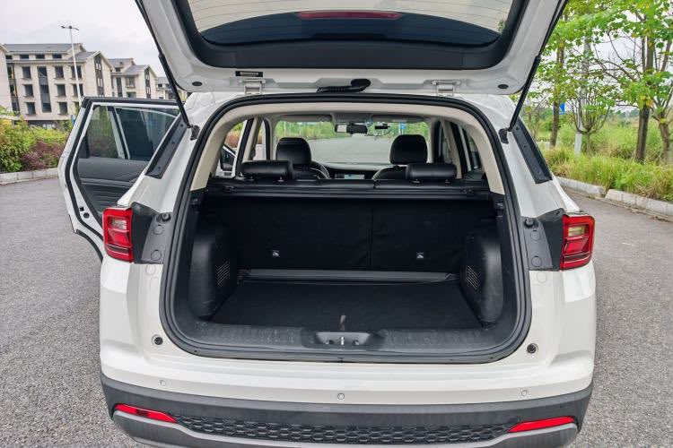 EdwinAmoako4's tweet photo. 2021 Changan CS35 Plus 
Luxury edition 
1.6L engine capacity 
Automatic transmission, Gasoline (Petrol)
No accident or flood damage 
Keyless entry, push to start , rear parking sensors 
Cost and shipping to Tema (CIF): 155,000 cedis https://t.co/T4sJAbM8Yi