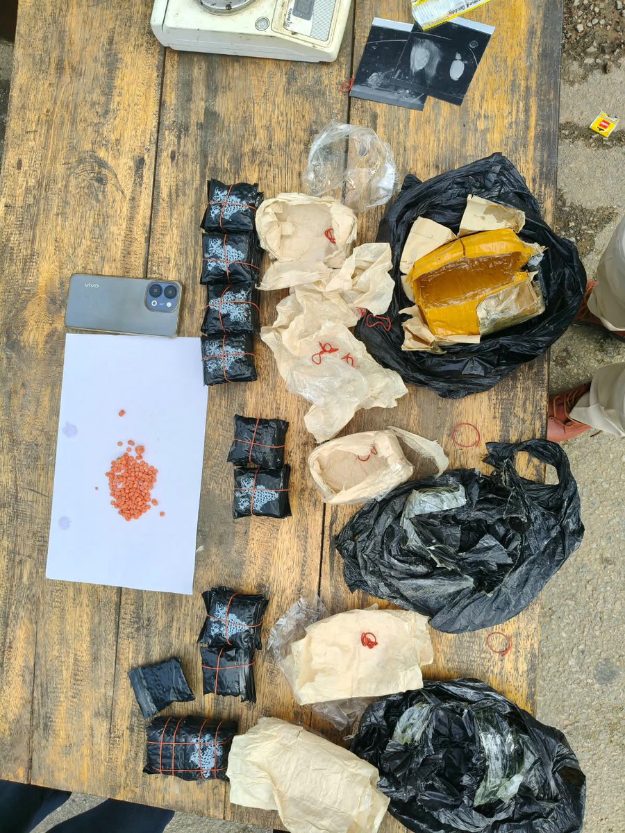 CMOfficeAssam's tweet photo. In a major breakthrough against illicit narcotics , @assampolice intercepted a two-wheeler at the Dillai checkpoint coming from Dimapur.
A thorough search led to the recovery of 10,000 YABA tablets weighing 1,096.65 grams.
#AssamAgainstDrugs #NashaMuktBharat https://t.co/gtgI9i2pIn