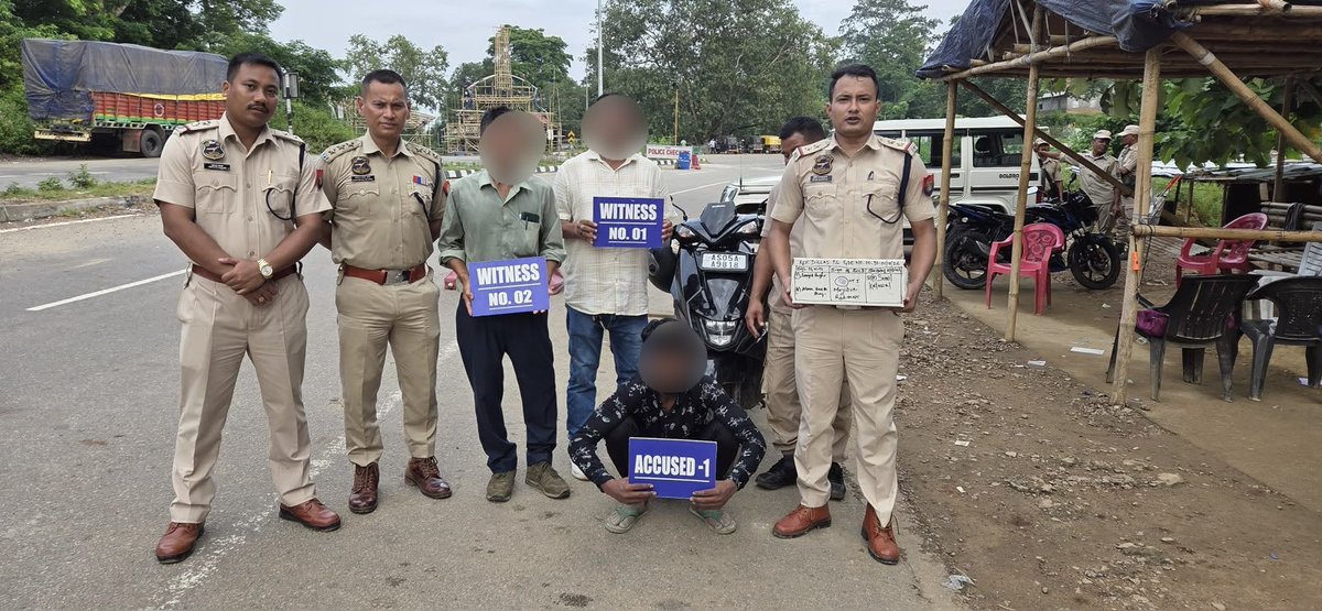 CMOfficeAssam's tweet photo. In a major breakthrough against illicit narcotics , @assampolice intercepted a two-wheeler at the Dillai checkpoint coming from Dimapur.
A thorough search led to the recovery of 10,000 YABA tablets weighing 1,096.65 grams.
#AssamAgainstDrugs #NashaMuktBharat https://t.co/gtgI9i2pIn