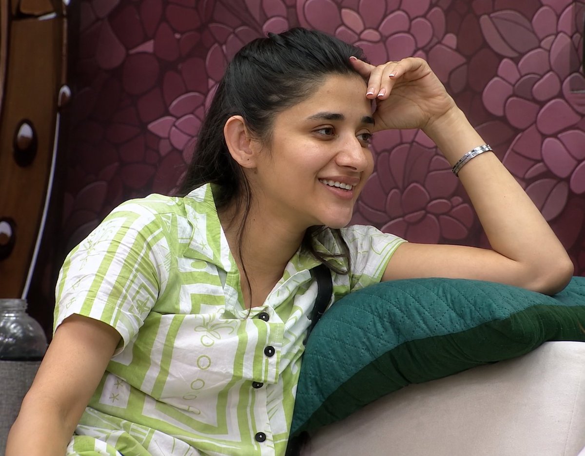 marvin_837's tweet photo. Now she is playing against all odds,with a precious smile,in her own way,no crossing limits,setting boundaries..........

@KanikaMannItIs 
@TeamKanikaM 

#KanikaMann #TeamKanikaMann #Biggboss20 #BB20 #HaryanakiMann https://t.co/kTnt1TcTLc