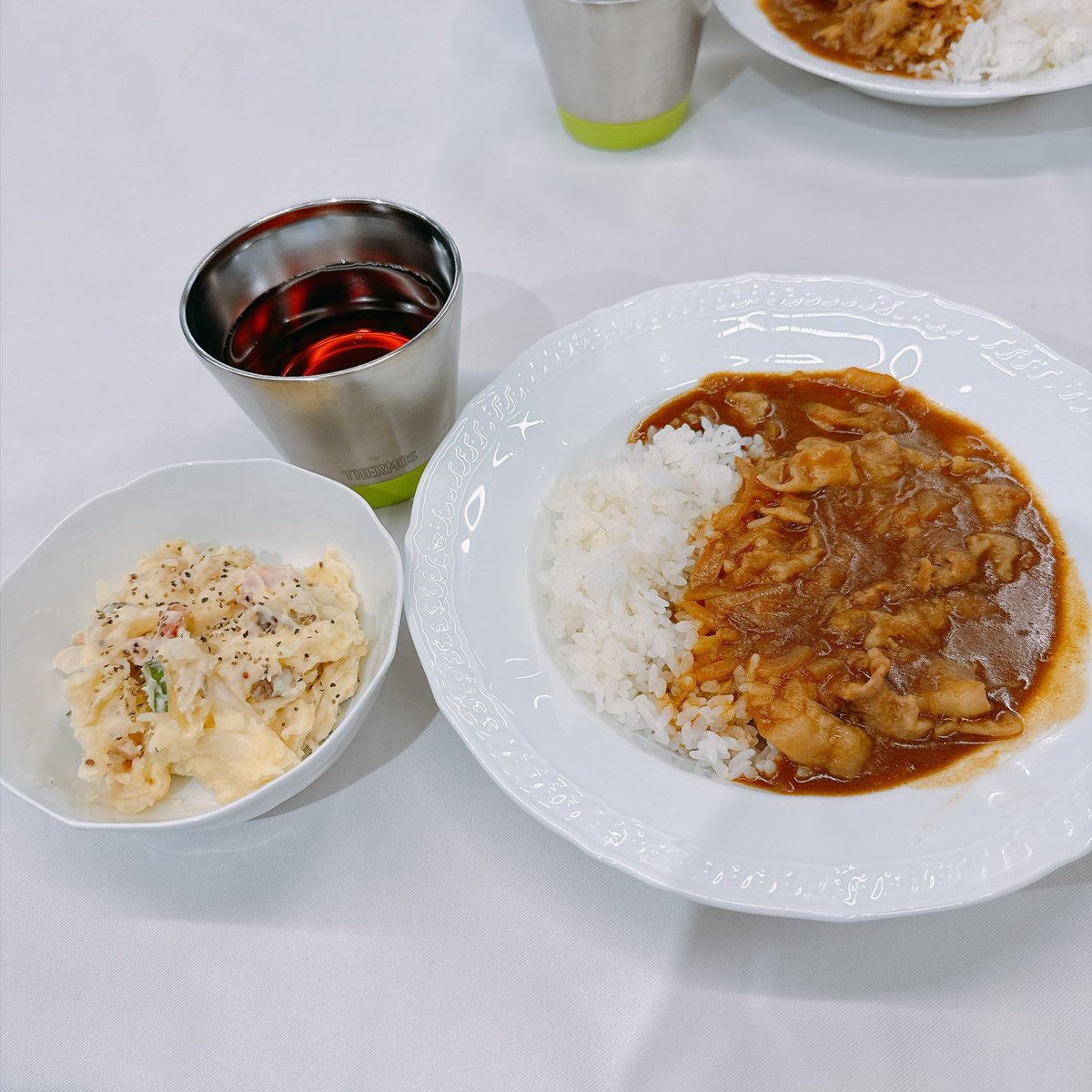 naokomzn's tweet photo. 今日はTHERMOSさん主催(でいいのかな?)だれウマさんの料理教室へ🍳
だれウマさんに会えることにドキドキ💓
そして、会場がNadiaさんのキッチンスタジオ✨️
憧れのキッチンスタジオを使えることにドキドキ💓
めっちゃ幸せでした🥰
#THERMOS #だれウマ 💪 #Nadia
#極カレー 🍛🥄 #極ポテトサラダ 🥔 https://t.co/S6Hq7Ip6iA