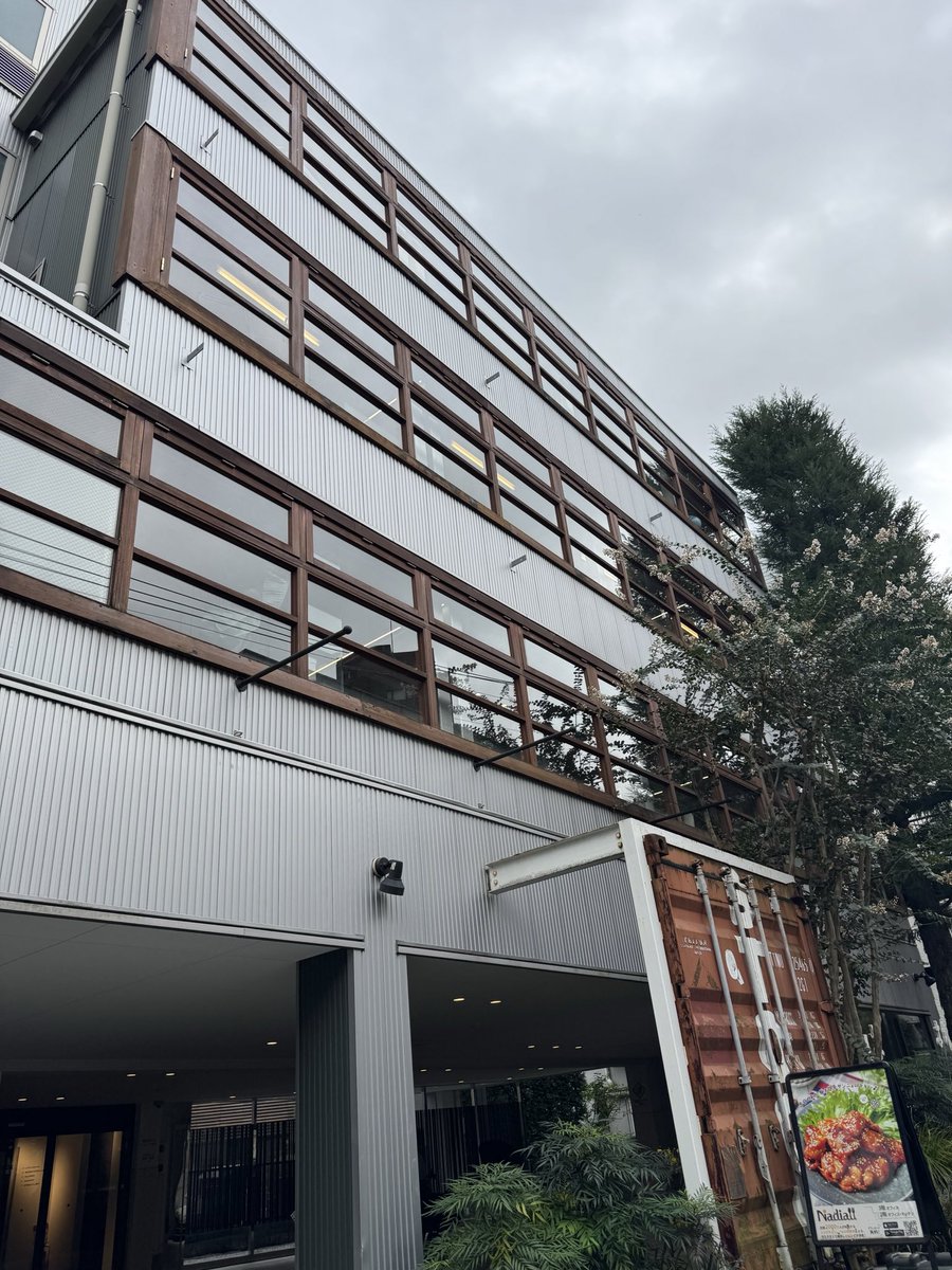 naokomzn's tweet photo. 今日はTHERMOSさん主催(でいいのかな?)だれウマさんの料理教室へ🍳
だれウマさんに会えることにドキドキ💓
そして、会場がNadiaさんのキッチンスタジオ✨️
憧れのキッチンスタジオを使えることにドキドキ💓
めっちゃ幸せでした🥰
#THERMOS #だれウマ 💪 #Nadia
#極カレー 🍛🥄 #極ポテトサラダ 🥔 https://t.co/S6Hq7Ip6iA