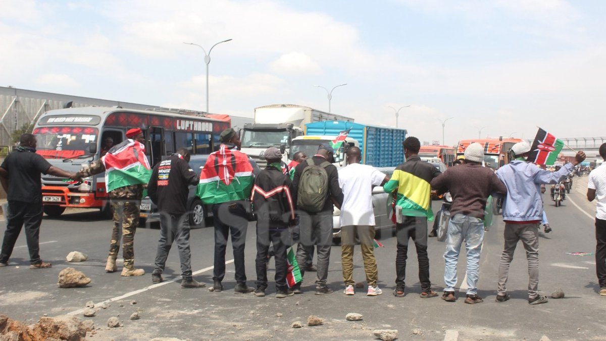 StandardKenya's tweet photo. Human rights activists confront a group of pro-government protesters demonstrating against the Standard Group at the company’s headquarters along Mombasa Road on October 2nd, 2026.
Pictures by Benard Orwongo https://t.co/D3tb24IyDR
