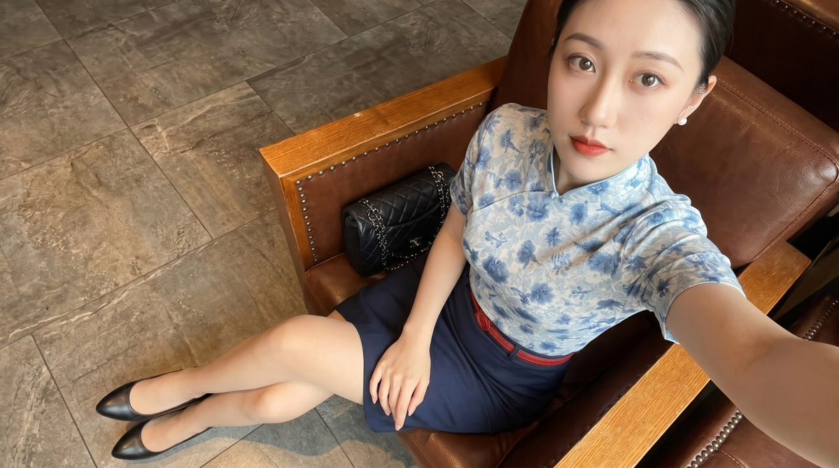 spavelic's tweet photo. 听同事说，有人专门喜欢研究空姐下班后的丝袜。闷了一天的味道，你们到底是在幻想什么？ https://t.co/quakpAe6zi