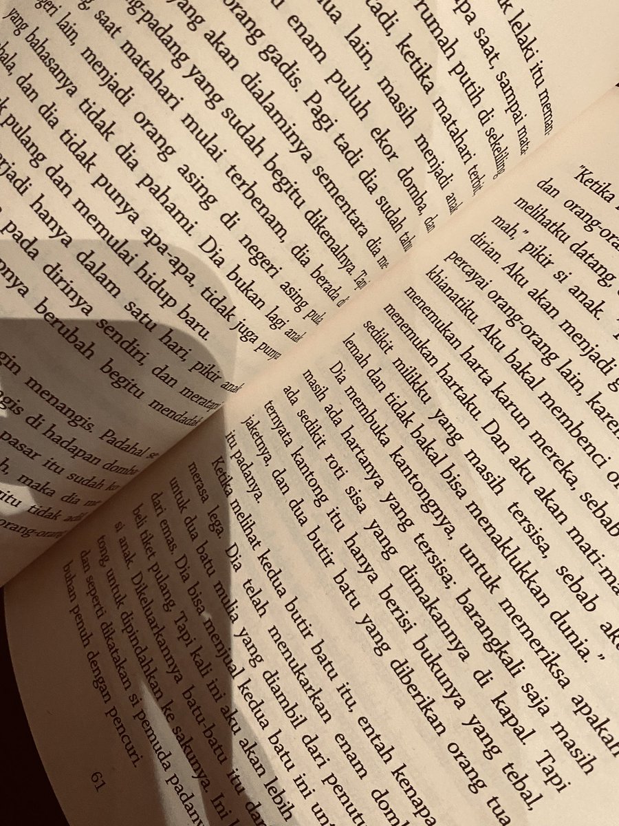 Antemxortem's tweet photo. challenge membaca buku di kafe👋🙂‍↔️ https://t.co/dVL2xD8wqD