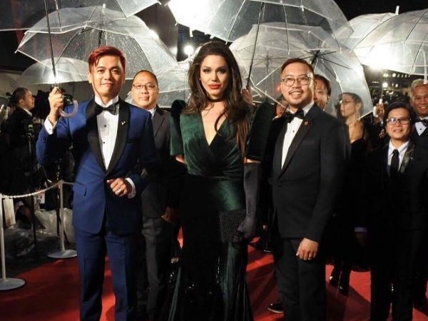 paciouspolca's tweet photo. Has any other franchise host attended the Tokyo International Film Festival as Angelina Jolie AND as Julia Roberts then WON BEST ACTOR? Nope. Just her. https://t.co/PMY7TK8IJw