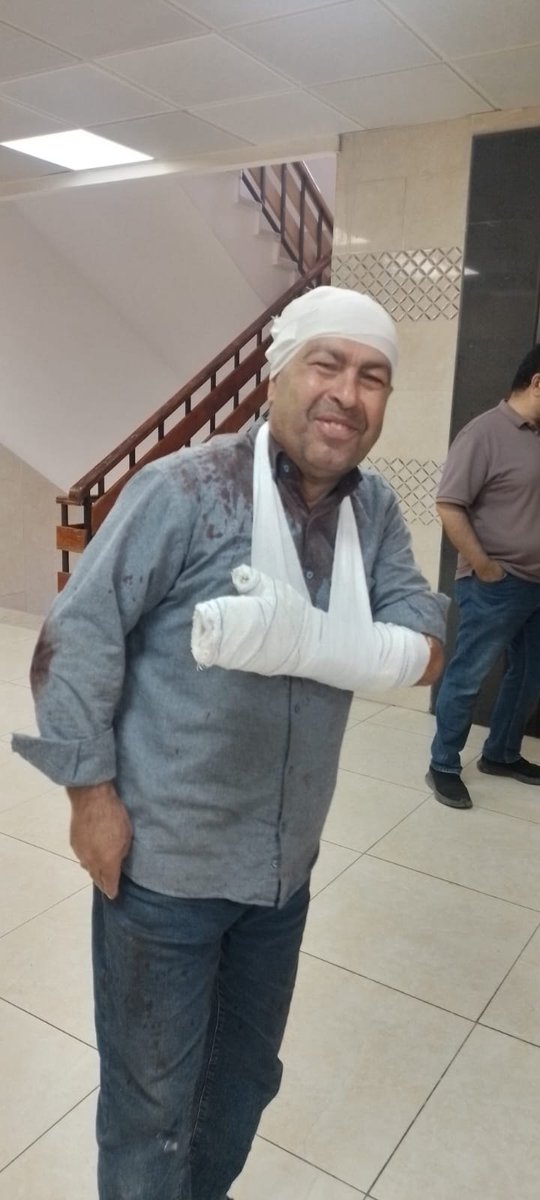 qudsn's tweet photo. إصابة الأستاذ سامي نوفل "أبو عبيدة" وعائلته بعد الاعتداء عليهم من مليشيات المستوطنين أثناء تواجدهم بأرضهم في المنطقة الصناعية الغربية لبلدة دير شرف غرب نابلس. https://t.co/xeouvxnyAb