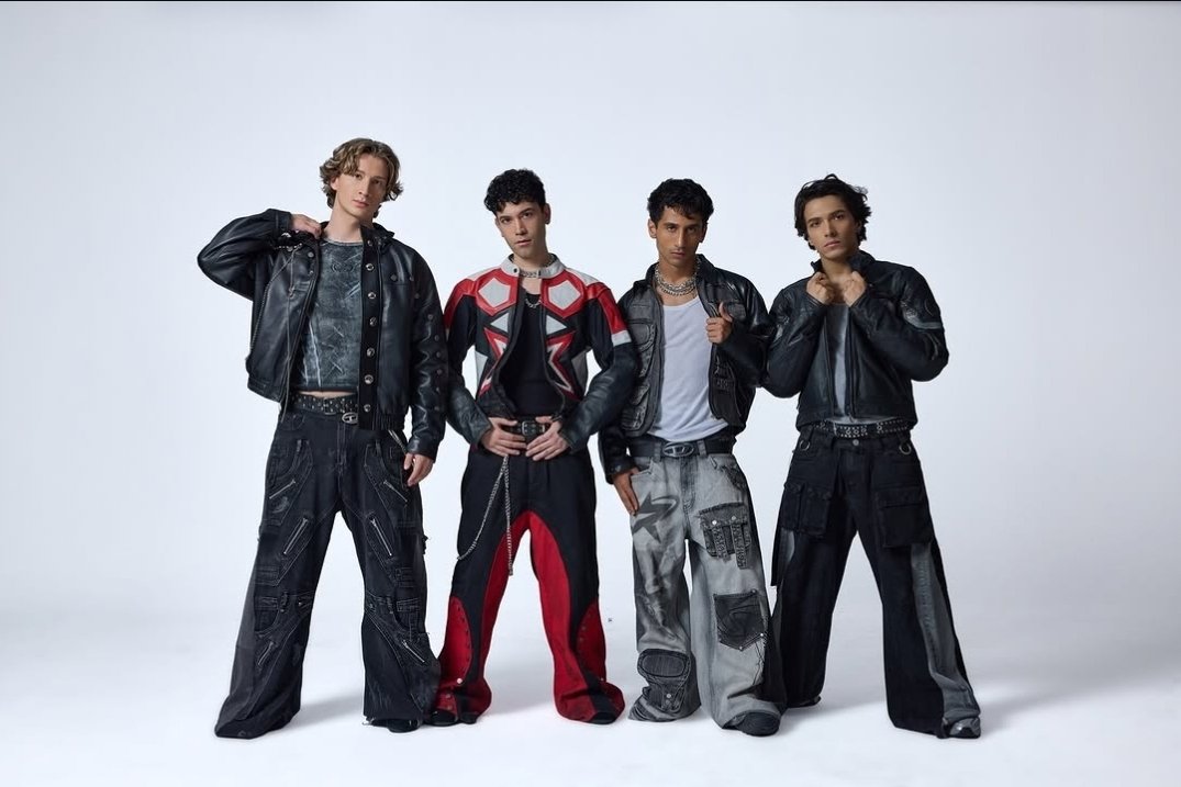 Radik5lNews's tweet photo. Spotify Türkiye'nin "Türkiye'nin öncü boybandi" başlığıyla paylaştığı Radikal grup fotoğrafı. 🫶🏻 https://t.co/dYheSHgERZ