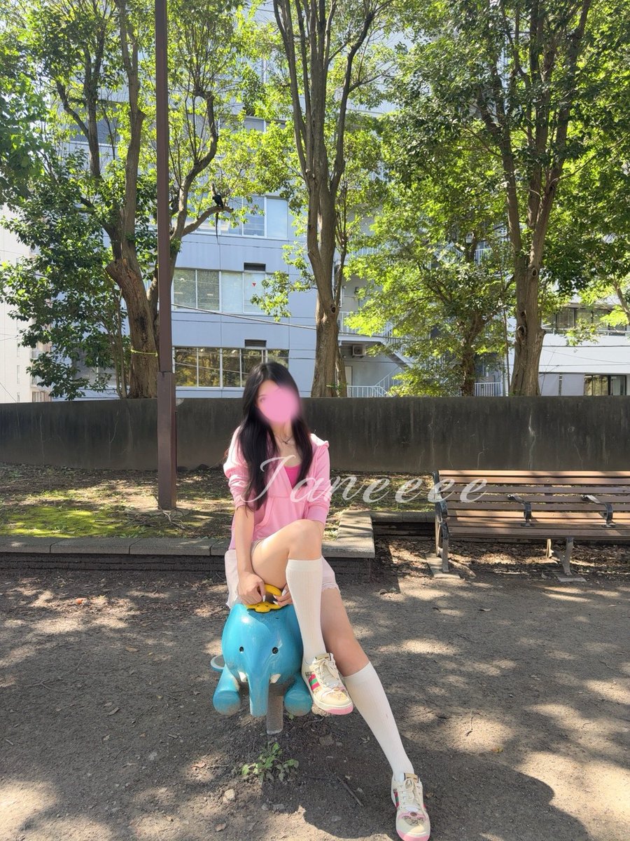 richjanee's tweet photo. 辛辛苦苦赚钱，到头来还是会把钱都送给那个连自己存在都不知道的人，这种无法摆脱的穷光蛋的宿命，让你很无力吧？
但这种无力感，每每又被余额被清零时产生的性快感代替。
你比我更清楚，生而为狗，你本来就不配拥有。 https://t.co/j6dJnrylaB