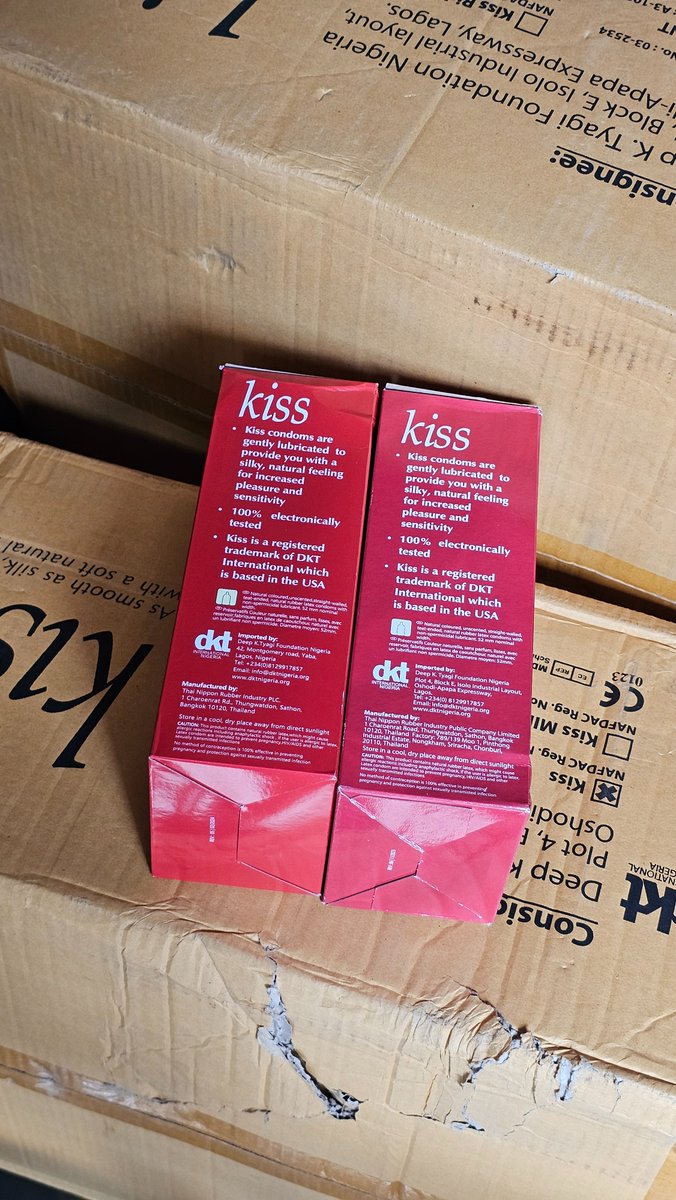 Ekems_'s tweet photo. In the pics of kiss condom below, one is FAKE, one is ORIGINAL, both are Identical. 

Can you spot any difference? https://t.co/DKTqoPMHzQ