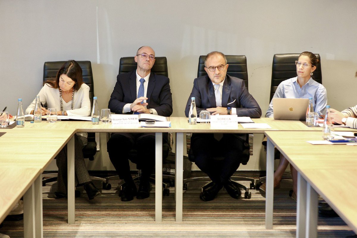 LSorecaEU's tweet photo. Glad to meet with the Election Observation Delegation of @Europarl_EN and have an exchange on the current political situation in Bosnia and Herzegovina, along with 🇪🇺 EU Ambassadors in 🇧🇦 BiH. 

Elections observation work is essential for strengthening transparency, integrity as well as public confidence in the electoral process.

We wish you a successful mission! 
🇪🇺🤝🇧🇦