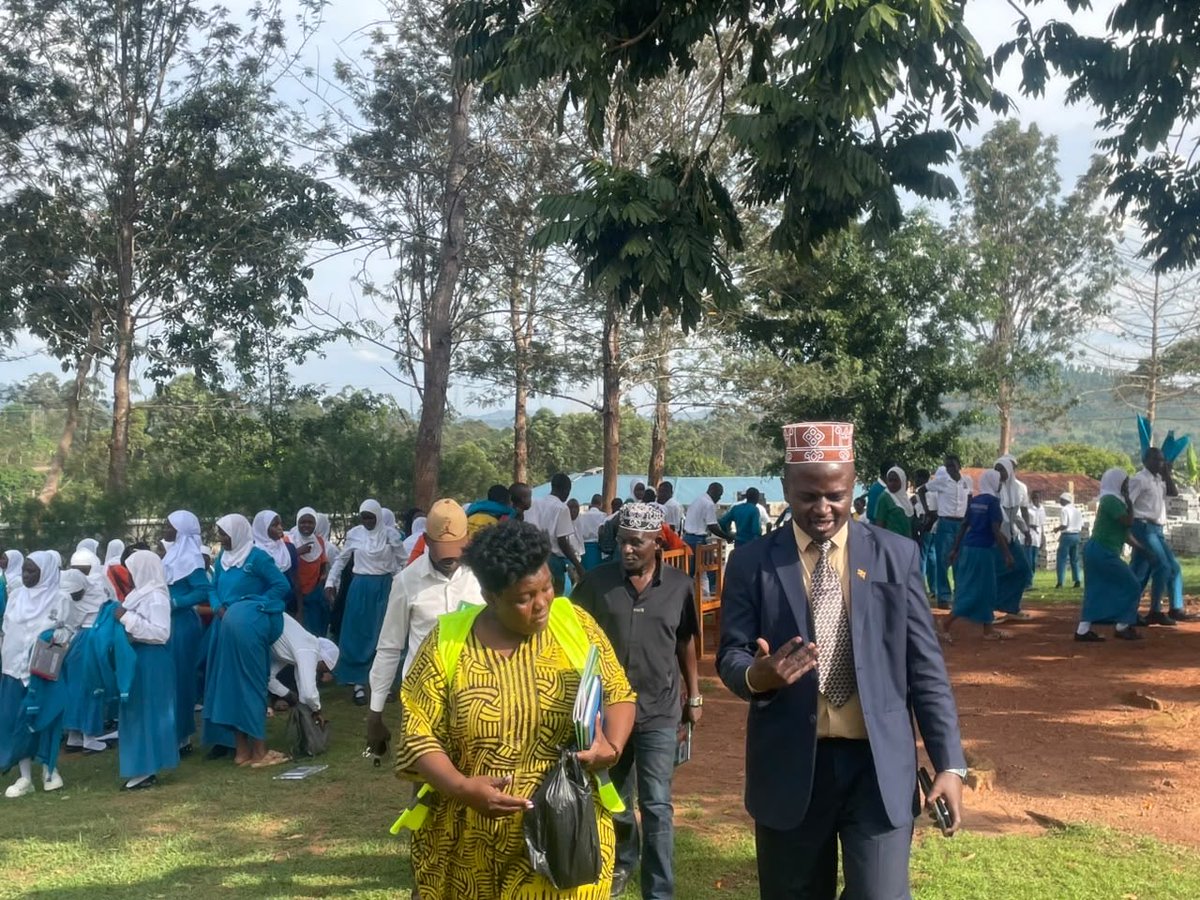 HawahMedia's tweet photo. #ONCUpdates: Sayidiina Abukakar Secondary School, Butambala, has 1,343 learners and 36 government teachers. The school appreciates the Government’s termly capitation grant supporting education service delivery.
@KagutaMuseveni @ChiefMuzzukulu @Kimkyeswa
#Jajakwesiva2031 https://t.co/jJPJfaUPSz
