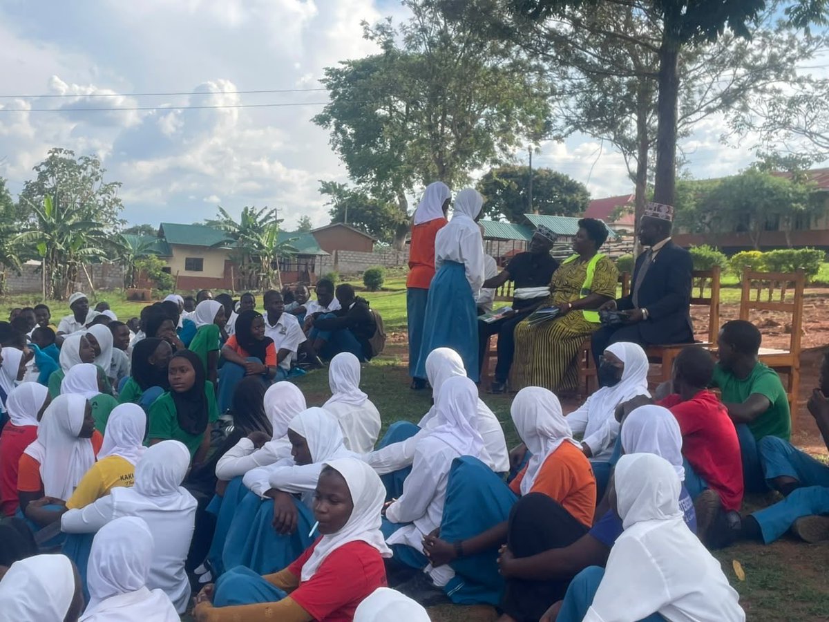 HawahMedia's tweet photo. #ONCUpdates: Sayidiina Abukakar Secondary School, Butambala, has 1,343 learners and 36 government teachers. The school appreciates the Government’s termly capitation grant supporting education service delivery.
@KagutaMuseveni @ChiefMuzzukulu @Kimkyeswa
#Jajakwesiva2031 https://t.co/jJPJfaUPSz